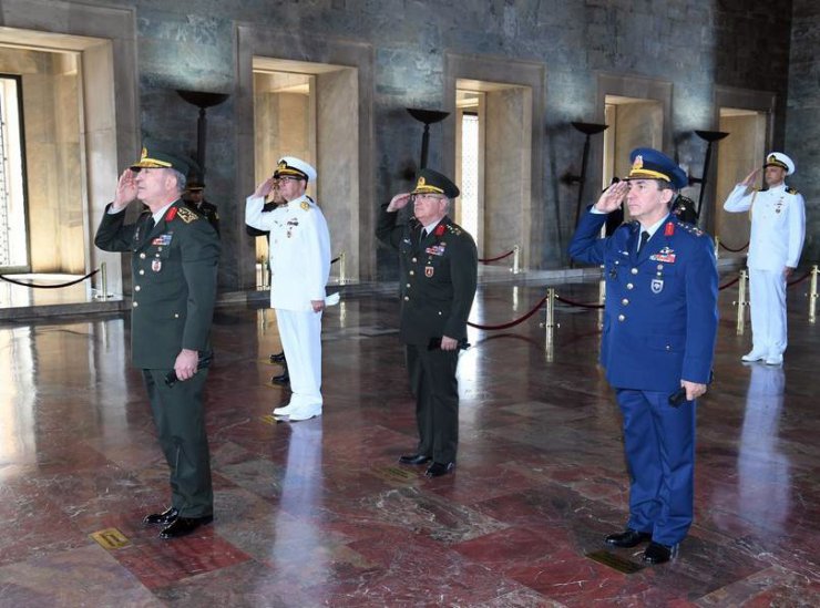 Genelkurmay Başkanı Akar, yeni Kuvvet Komutanları ile Anıtkabir’i ziyaret etti