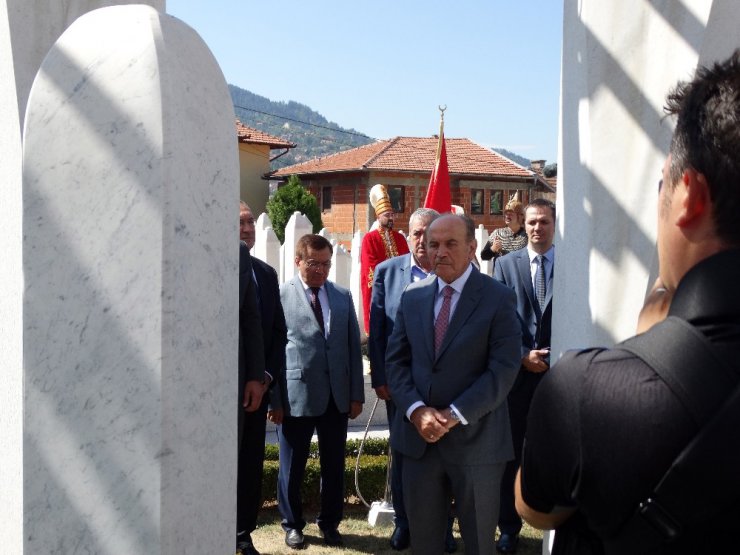 İBB Başkanı Topbaş, Aliya İzetbegoviç’in kabrini ziyaret etti