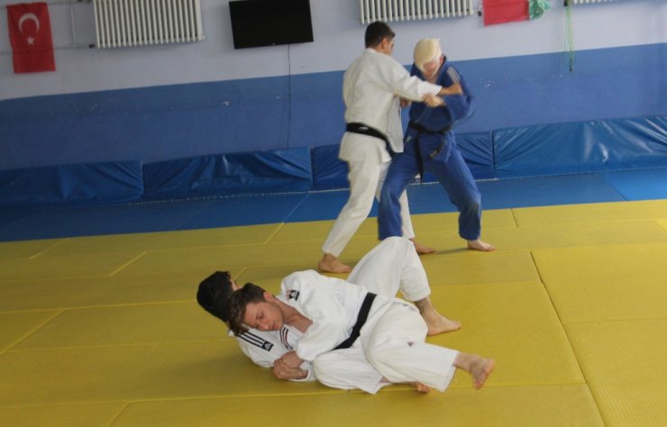 Yıllarca hayalini kurdukları judoda rakip tanımıyorlar