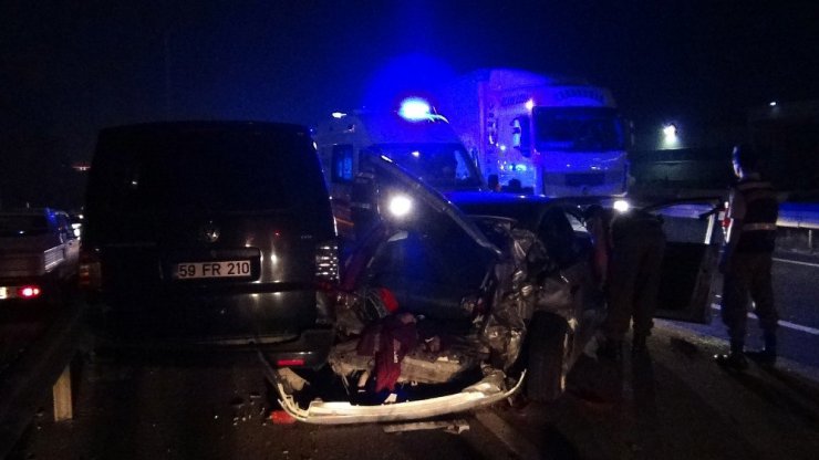 Alkollü sürücü kırmızı ışıkta duran otomobile çarptı: 6 yaralı