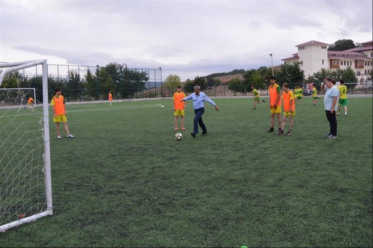 İvrindi’ de 18 yaş altı kaymakamlık futbol turnuvası başladı