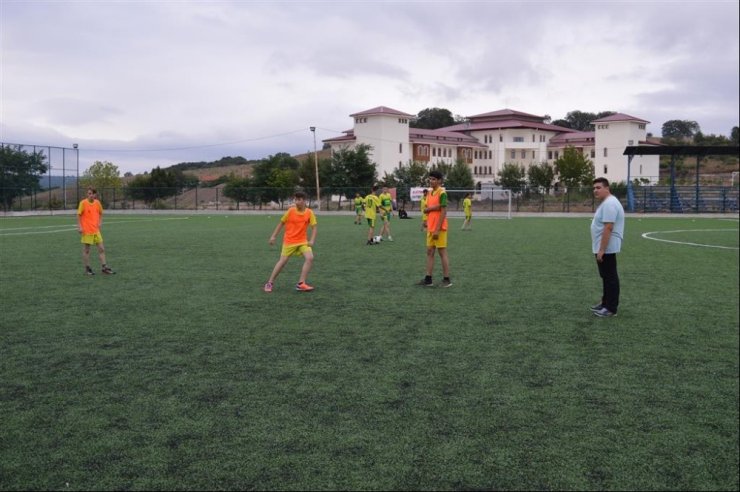 İvrindi’ de 18 yaş altı kaymakamlık futbol turnuvası başladı