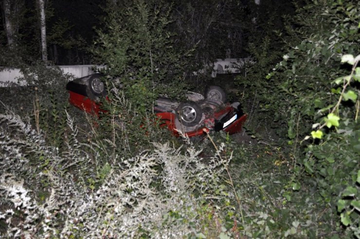 Yolcu otobüsüyle çarpışan traktör üçe bölündü: 2 yaralı