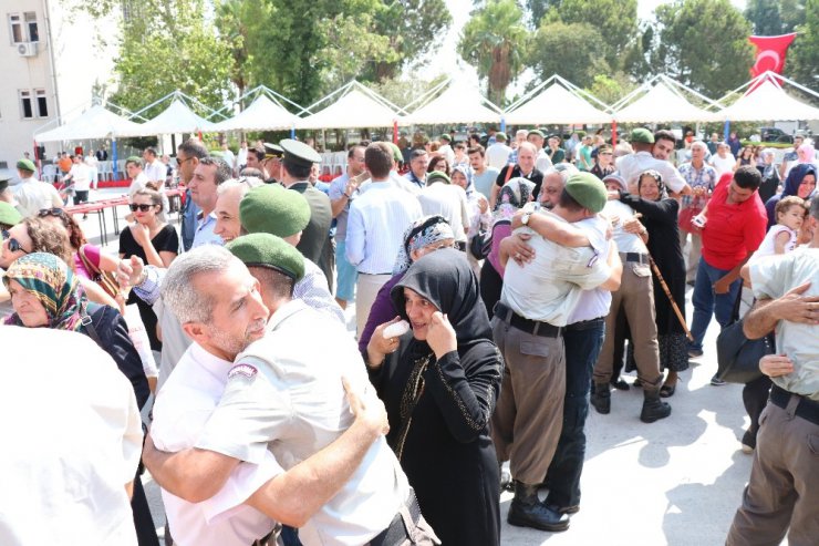 Kınalı kuzularına koştular