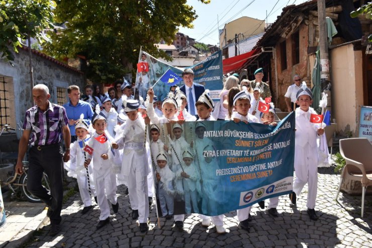 Büyükşehir Belediyesi Kosova’da 100 yetim çocuğu sünnet ettirdi