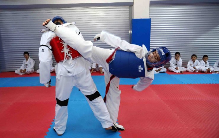 Minikler Taekwondo üçüncüsünün gözü Avrupa’da