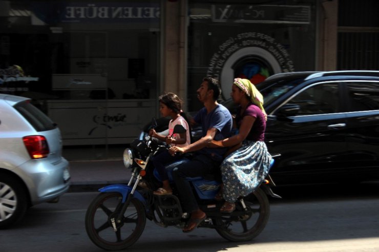 Motosikletle aile boyu şehir turu