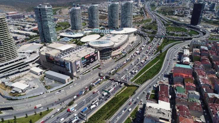 İstanbul’da bayram trafiği havadan görüntülendi