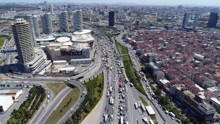 İstanbul’da bayram trafiği havadan görüntülendi