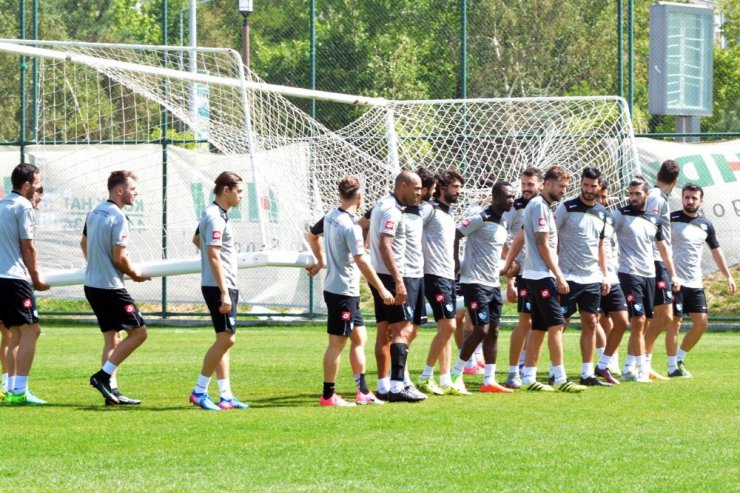 Bş.Bld Erzurumspor Teknik Direktörü Özköylü: “Rize’ye puan almak için gidiyoruz”