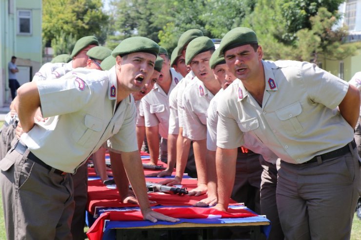 Konya’da kısa dönem erler yemin etti