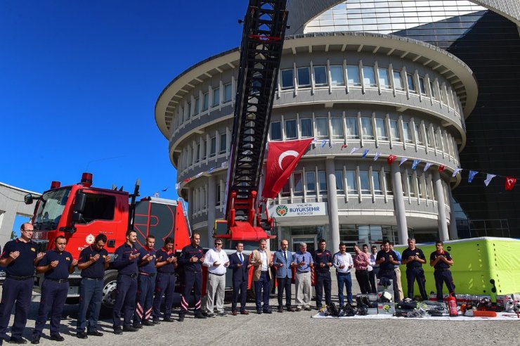 Büyükşehir Belediyesinden itfaiye teşkilatına modern itfaiye aracı