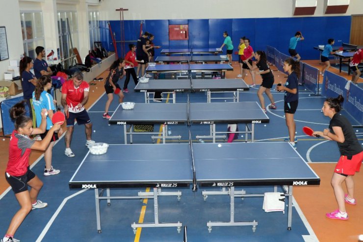 Masa Tenisi yıldız ve genç takımları Nevşehir’de kampa girdi