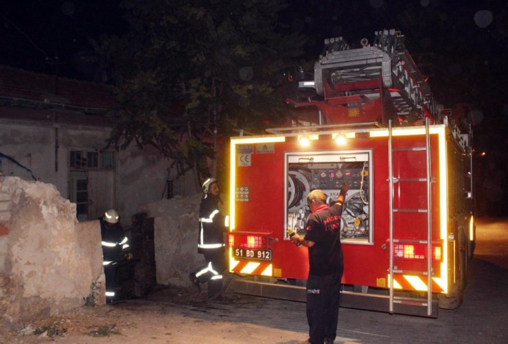 Niğde’de metruk bina 6 ayda iki defa yakıldı