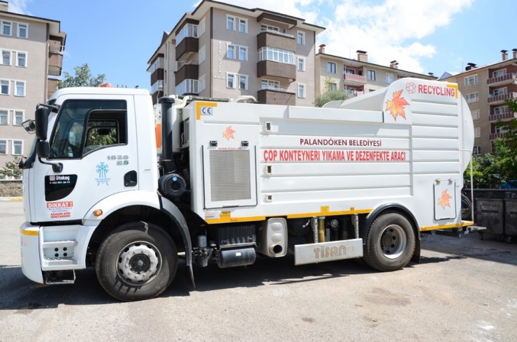 Palandöken Belediyesi, çöp konteyneri yıkama ve dezenfekte aracını hizmete soktu