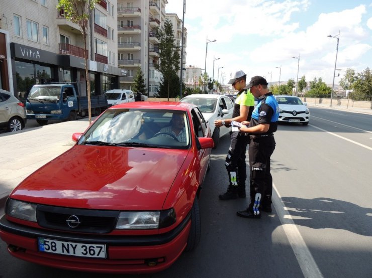 Bayramda çocuklar tanımadıklara evlere şeker toplamaya gitmesin