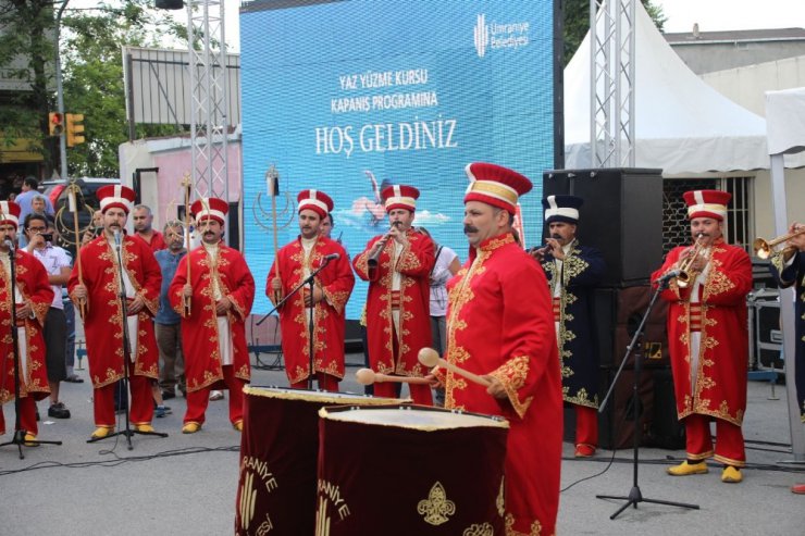 Başkan Hasan Can, yaz yüzme kurslarının kapanış töreninde öğrencilerle buluştu