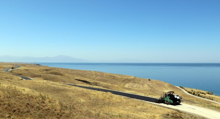 Büyükşehir Van’ı yeni yollarla örüyor