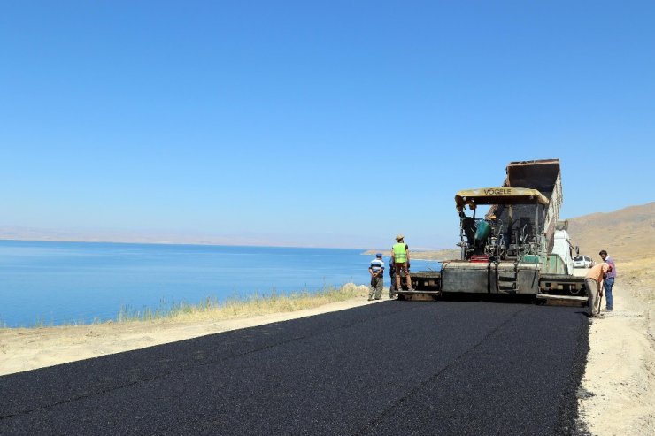 Büyükşehir Van’ı yeni yollarla örüyor