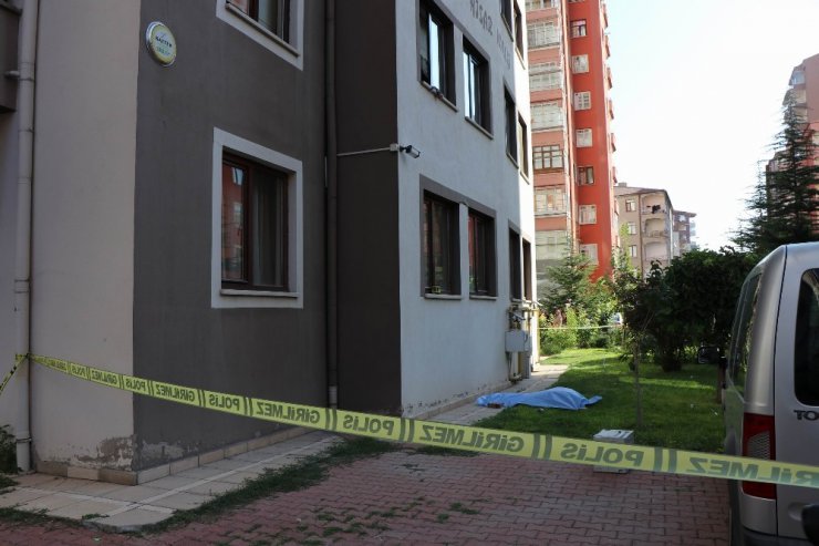 Bunalıma giren kadın 12. kattan kendini attı