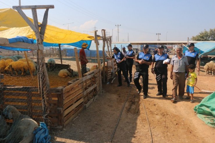 Mersin polisi, kurban pazarlarında sahte para uyarısı yaptı