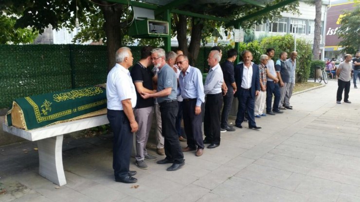 Tren üzerinde özçekim yaparken akımına kapılan genç hayatını kaybetti