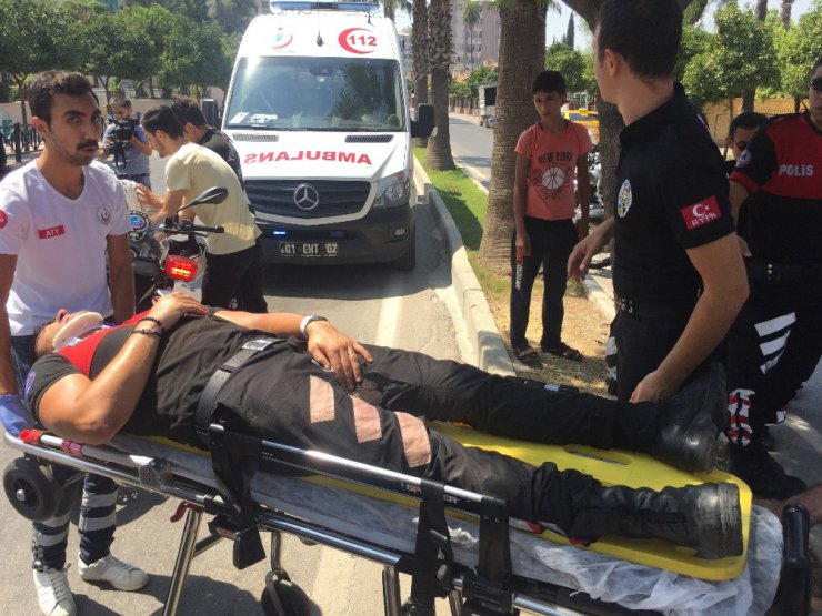 Adana’da trafik kazasında 2 polis yaralandı