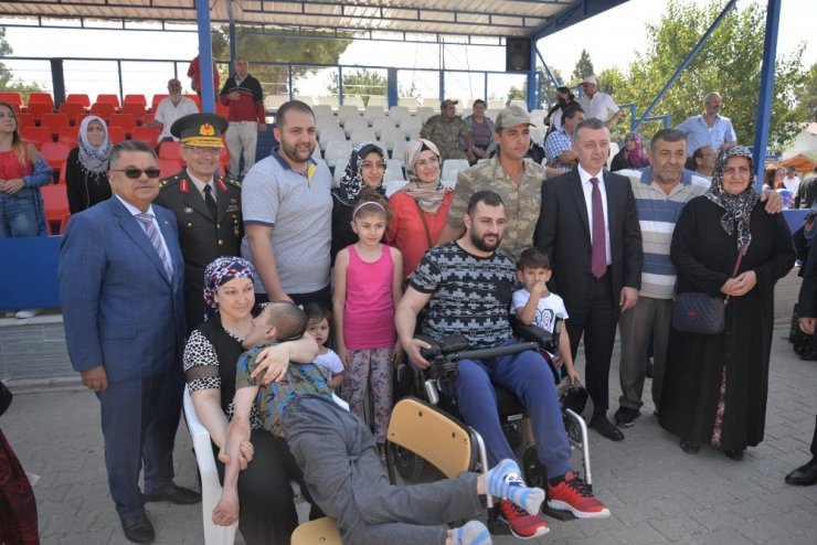 Başkan Yağcı, yemin törenine katılarak asker aileleri ile bir araya geldi