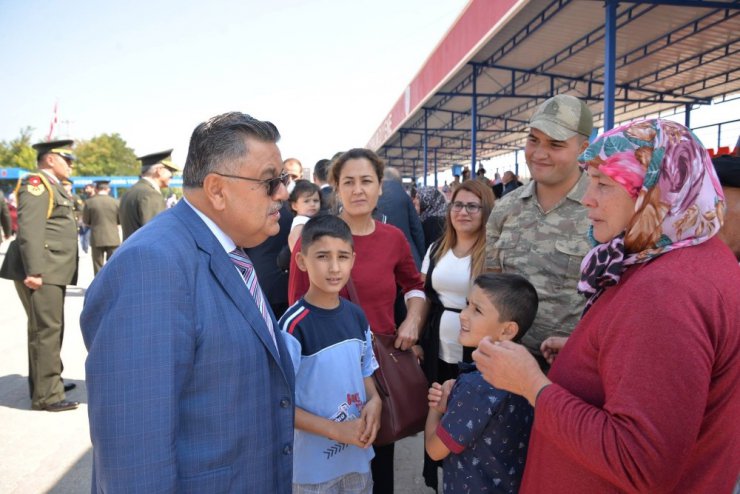 Başkan Yağcı, yemin törenine katılarak asker aileleri ile bir araya geldi