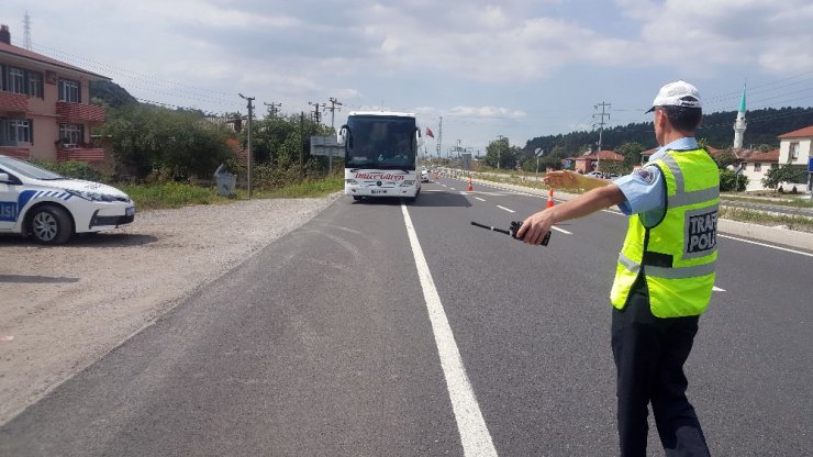 Sürücülere Düzce polisi nefes aldırdı