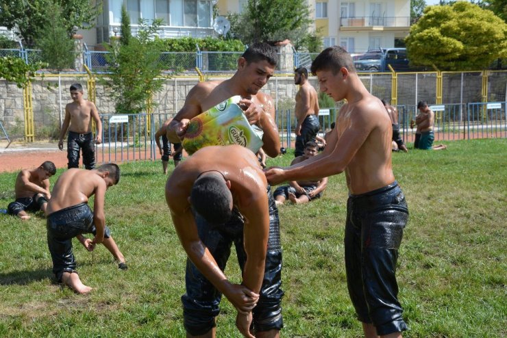 Korkuteli güreş takımı Altın Kiraz Yağlı Pehlivan Güreşleri’ne hazırlanıyor