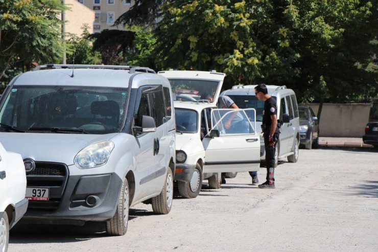 Otomobildeki gaz kaçağı paniğe neden oldu