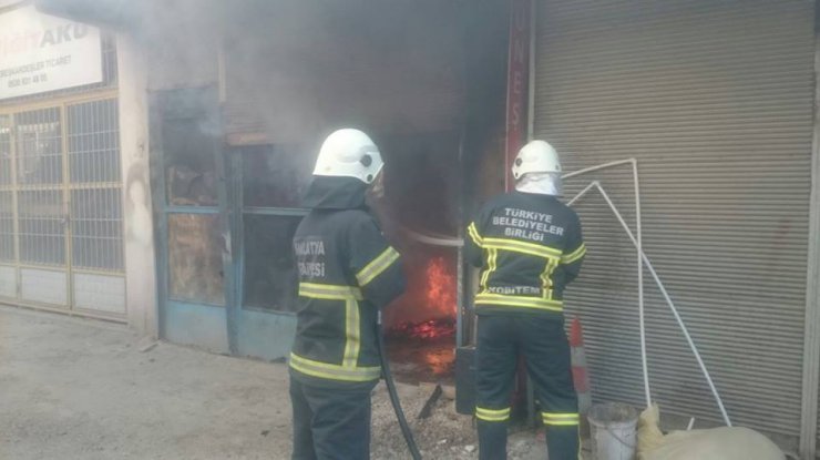 İş yerinde çıkan yangın maddi hasara neden oldu