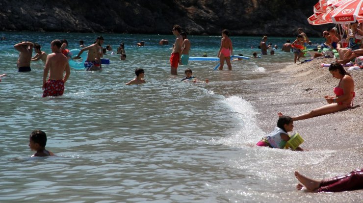 Plajlarda bayram hareketliliği