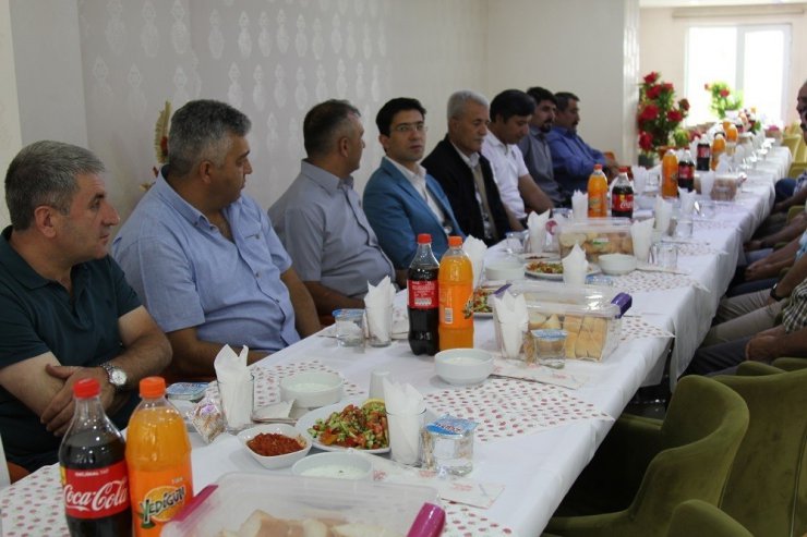 Başkan Vekili Öztürk, belediye personelinin yemek davetine katıldı