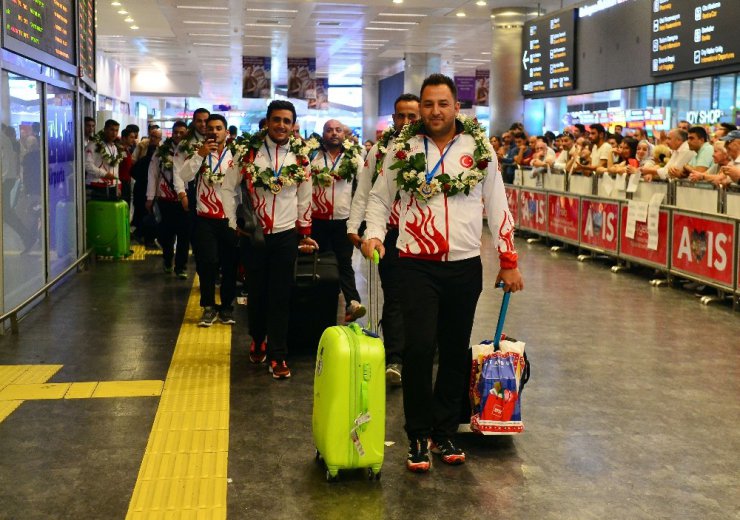 Sualtı Hokeyi Milli Takımı İstanbul’a geldi