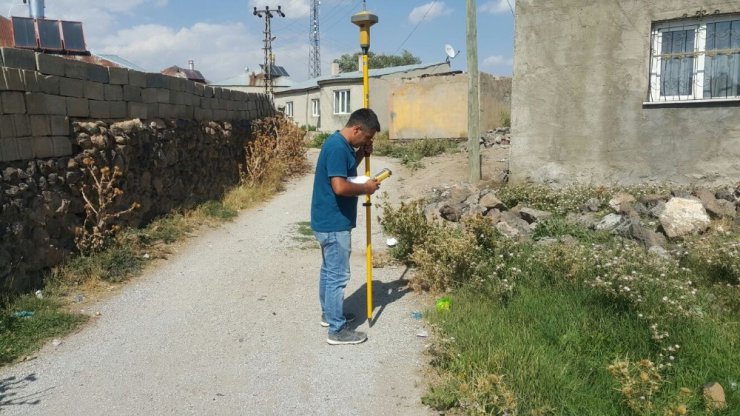 Çaldıran’da alt yapı çalışmaları devam ediyor