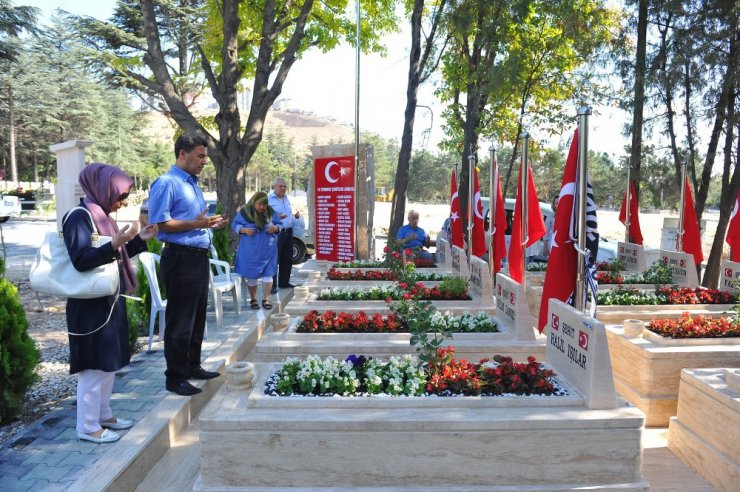 Bayram süresince mezarlıklarda özel düzenlemeler