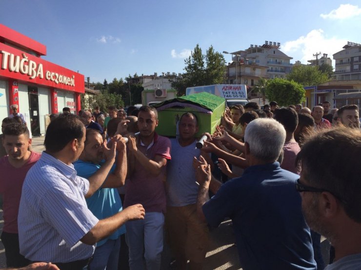 Evlilik yıl dönümü için gittiği restoranda hesap öderken ölen koca toprağa verildi