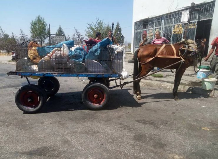 Otobanda at arabası ile yolculuk