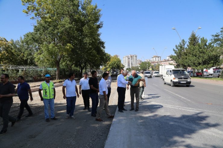 Büyükşehir Belediyesi, ağaçların kesilmemesi için projeyi değiştirdi