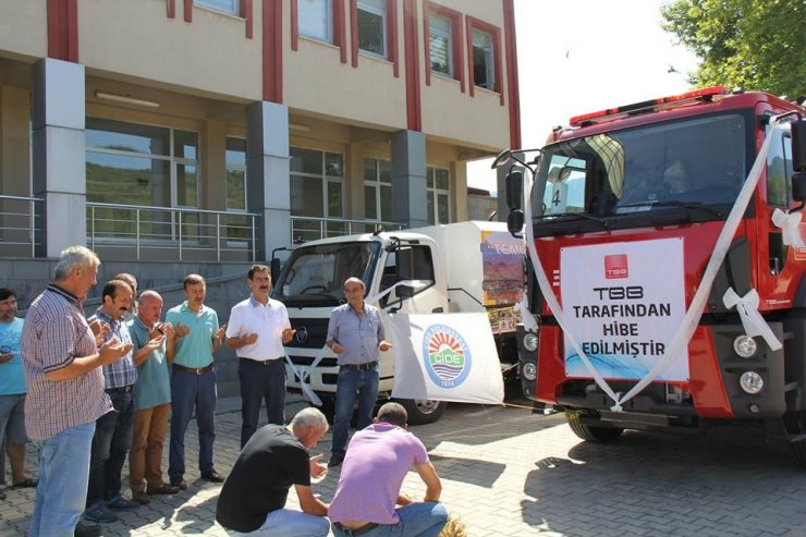 Cide Belediyesine iki hizmet araç hibe edildi