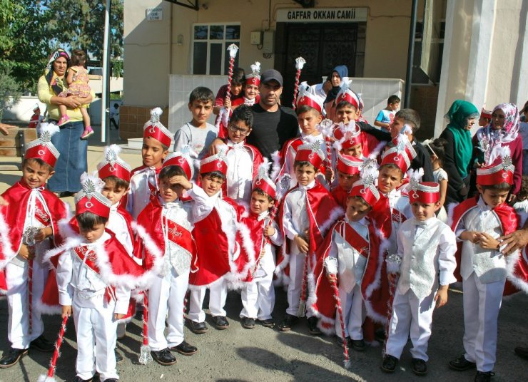 İzmirli hayırseverden Manisa’da toplu sünnet şöleni