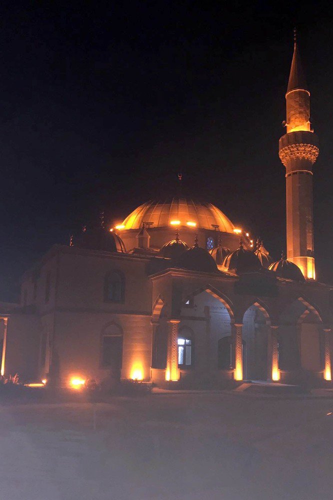 Erzurumlu işadamı Hamza Cimilli, Aziziye İlçesine camii yaptırdı