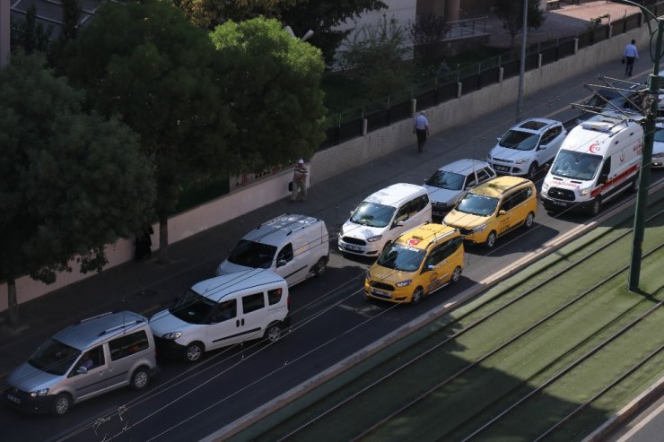 Hasta taşıyan ambulans, bayram trafiğine yakalandı