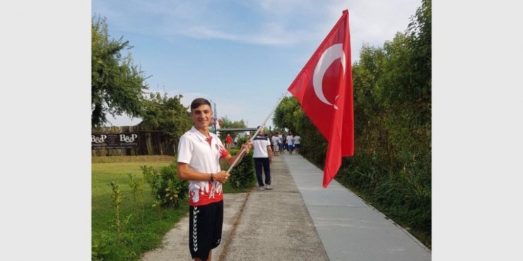 Kağıtsporlu Murat İtalya’da üçüncü oldu