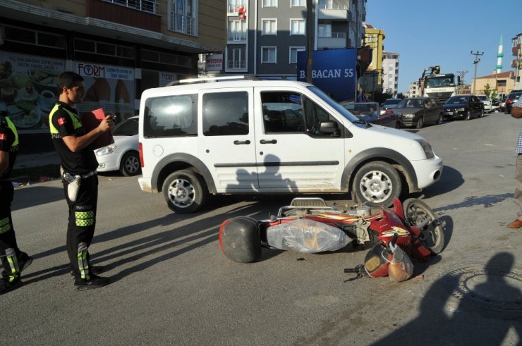 Kamyonet ile motosiklet çarpıştı: 1 yaralı