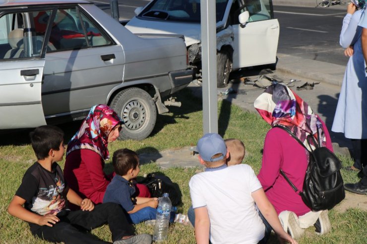 Araçlar kaza yaptı, çocuklar ağladı