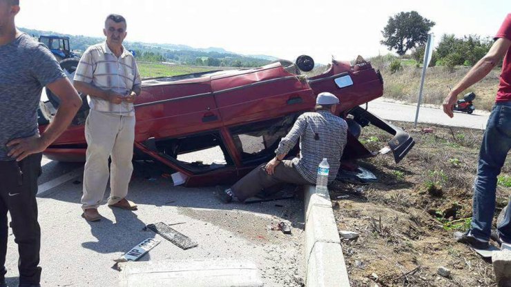 Kavşakta iki otomobil çarpıştı: 4 yaralı