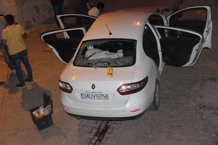 Seyir halindeki otomobile silahlı saldırı: 1 ölü, 1 yaralı